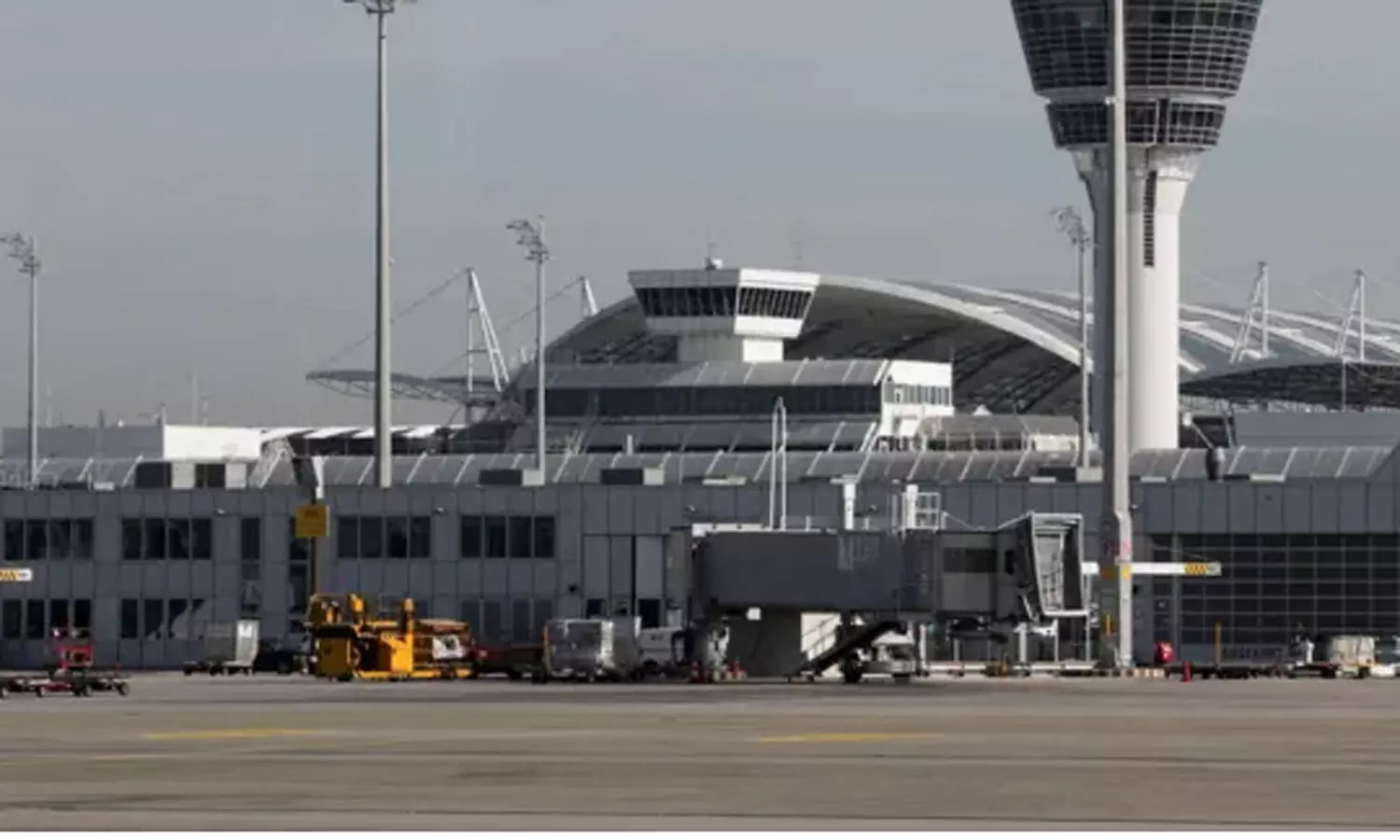 ஜெர்மனியில் விமான நிலையம் அருகே டிரோன் பறந்ததால் 17 விமானங்கள் ரத்து