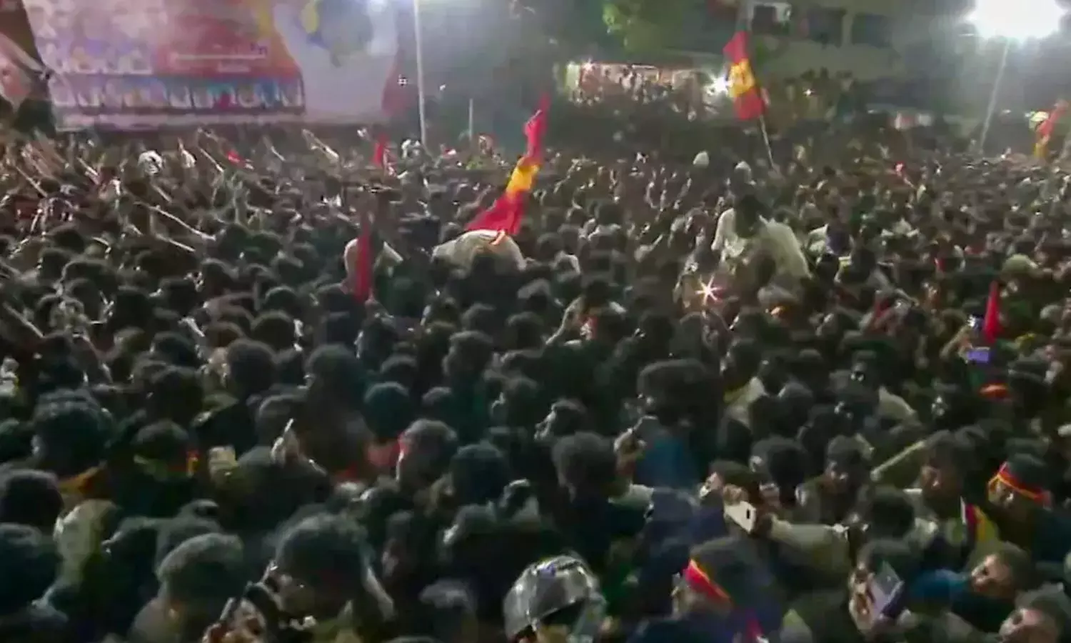 கரூர் சம்பவத்தில் ஐகோர்ட் உத்தரவுபடி சிறப்பு புலனாய்வுக்குழு விசாரணை தொடங்கியது