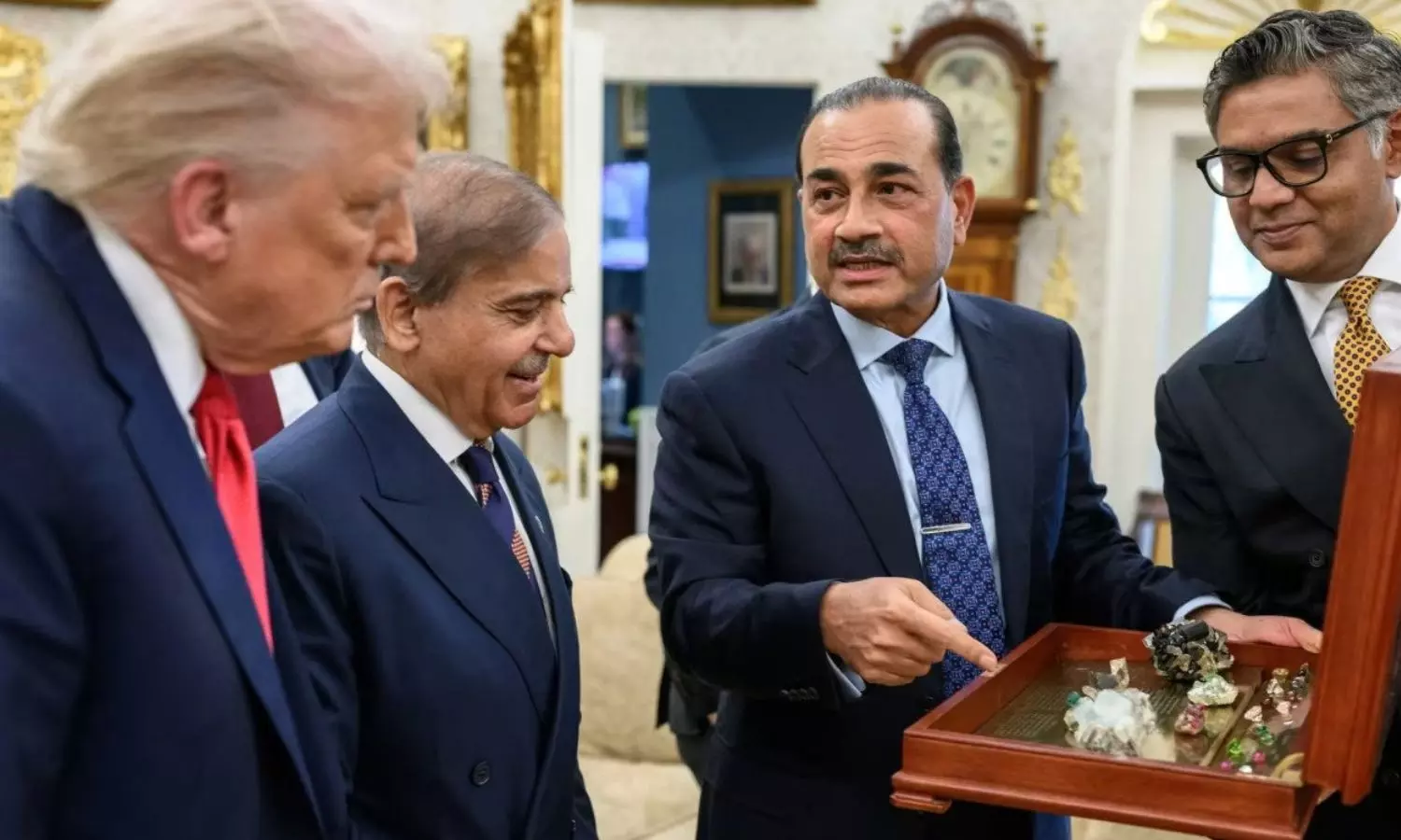 அரபிக் கடலில் துறைமுகம் கட்ட அமெரிக்காவுக்கு தூது விடும் பாகிஸ்தான் - கனிம வள விற்பனையில் இறங்க தீவிரம்