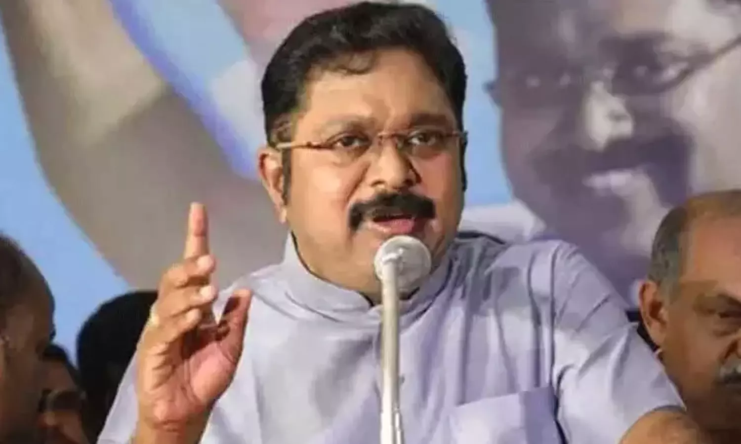 கரூர் விவகாரத்தை முதலமைச்சர் மு.க.ஸ்டாலின் நிதானமாக கையாளுகிறார்- டிடிவி தினகரன் கரூர் விவகாரத்தை முதலமைச்சர் மு.க.ஸ்டாலின் நிதானமாக கையாளுகிறார்- டிடிவி தினகரன்