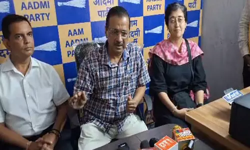 பா.ஜ.க.வுக்கு எம்.எல்.ஏ.க்களை சப்ளை செய்யும் காங்கிரஸ்: கெஜ்ரிவால் சாடல்