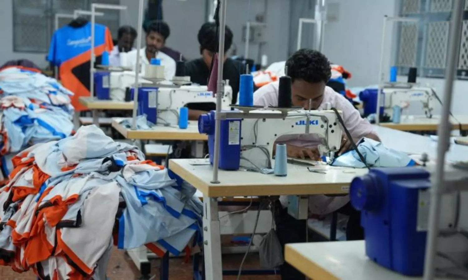 வங்கதேச இறக்குமதி குறைந்ததால் உள்நாட்டு சந்தைகளில் திருப்பூர் ஆடைகளின் தேவை அதிகரிப்பு