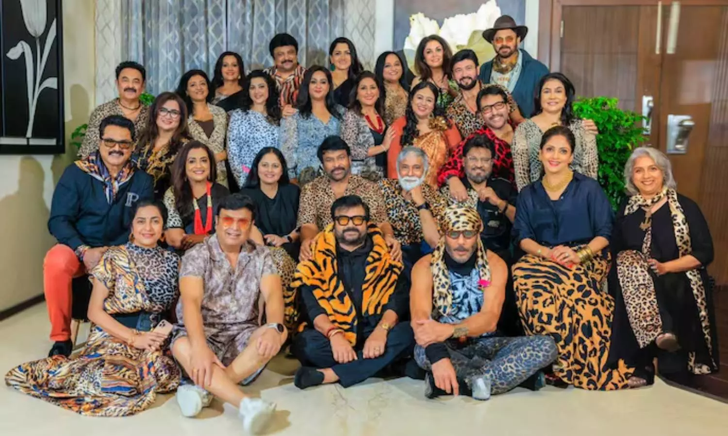 Stars Reunion: 1980களில் தென்னிந்திய சினிமாவில் முன்னணி நட்சத்திரங்களாக திகழ்ந்தவர்கள் சந்திப்பு Stars Reunion: 1980களில் தென்னிந்திய சினிமாவில் முன்னணி நட்சத்திரங்களாக திகழ்ந்தவர்கள் சந்திப்பு