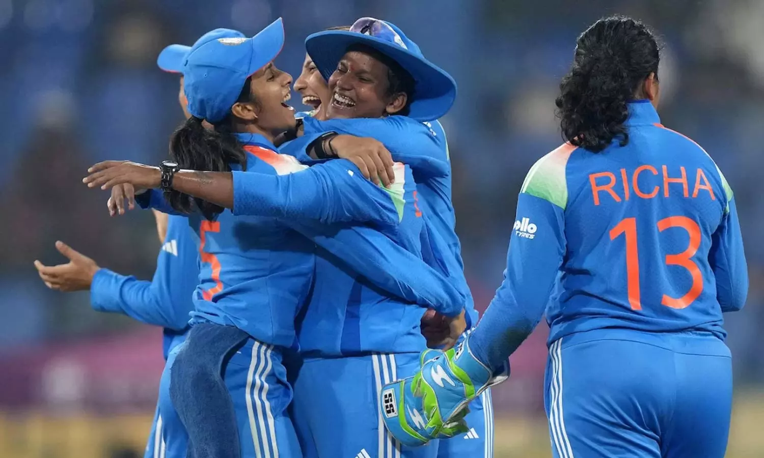 மகளிர் உலகக் கோப்பை: பாகிஸ்தானை எளிதில் வீழ்த்தியது இந்தியா