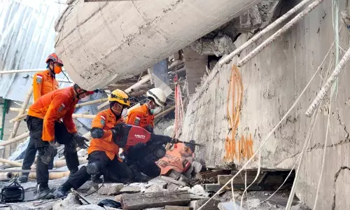 இந்தோனேசியாவில் பள்ளி இடிந்த விபத்தில் பலி எண்ணிக்கை 37 ஆக உயர்வு