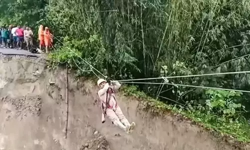 மேற்கு வங்காளத்தின் டார்ஜிலிங்கில் பலத்த மழை- நிலச்சரிவு: 17 பேர் உயிரிழப்பு