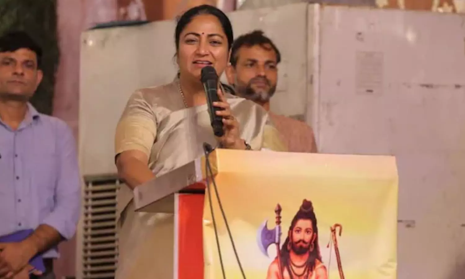 பிராமணர்கள் அறிவு விளக்கை ஏற்றுபவர்கள்.. அவர்கள் நலனுக்காக அரசாங்கங்கள் பாடுபட வேண்டும் - டெல்லி முதல்வர் பிராமணர்கள் அறிவு விளக்கை ஏற்றுபவர்கள்.. அவர்கள் நலனுக்காக அரசாங்கங்கள் பாடுபட வேண்டும் - டெல்லி முதல்வர்