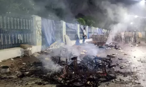 வன்முறையால் பதற்றம்: ஒடிசாவின் கட்டாக்கில் ஊரடங்கு உத்தரவு - இணைய சேவை முடக்கம்