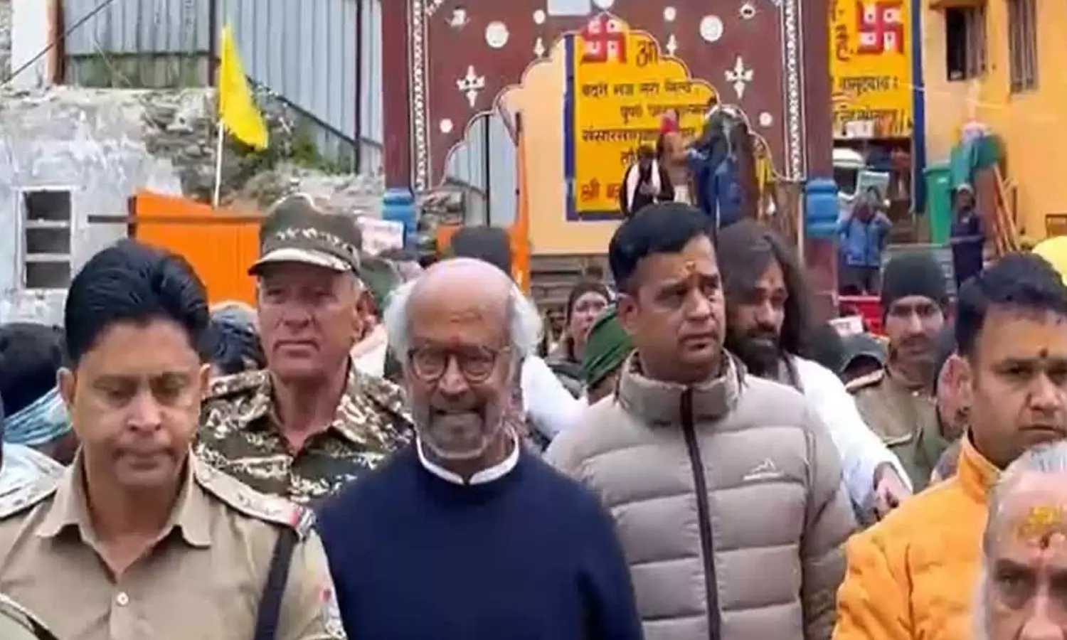 பத்ரிநாத் கோவிலில் நடிகர் ரஜினிகாந்த் சாமி தரிசனம் பத்ரிநாத் கோவிலில் நடிகர் ரஜினிகாந்த் சாமி தரிசனம்