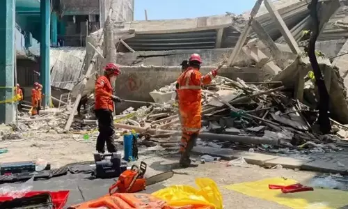 இந்தோனேசியாவில் பள்ளி இடிந்து விபத்து: பலி எண்ணிக்கை 61 ஆக உயர்வு