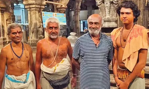 தேசிய விருது பெற்ற நடிகர் எம்.எஸ்.பாஸ்கர் திருச்செந்தூர் கோவிலில் தரிசனம்