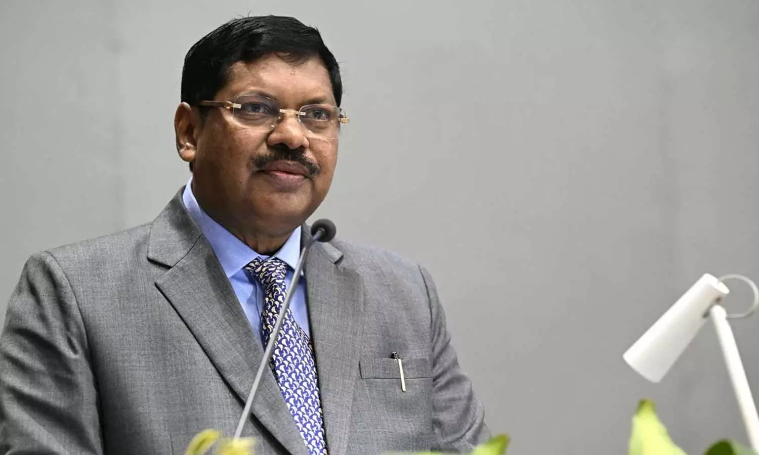 மிகுந்த அதிர்ச்சியடைந்தேன்: காலணி வீச முயன்ற சம்பவம் குறித்து முதல்முறையாக பேசிய தலைமை நீதிபதி