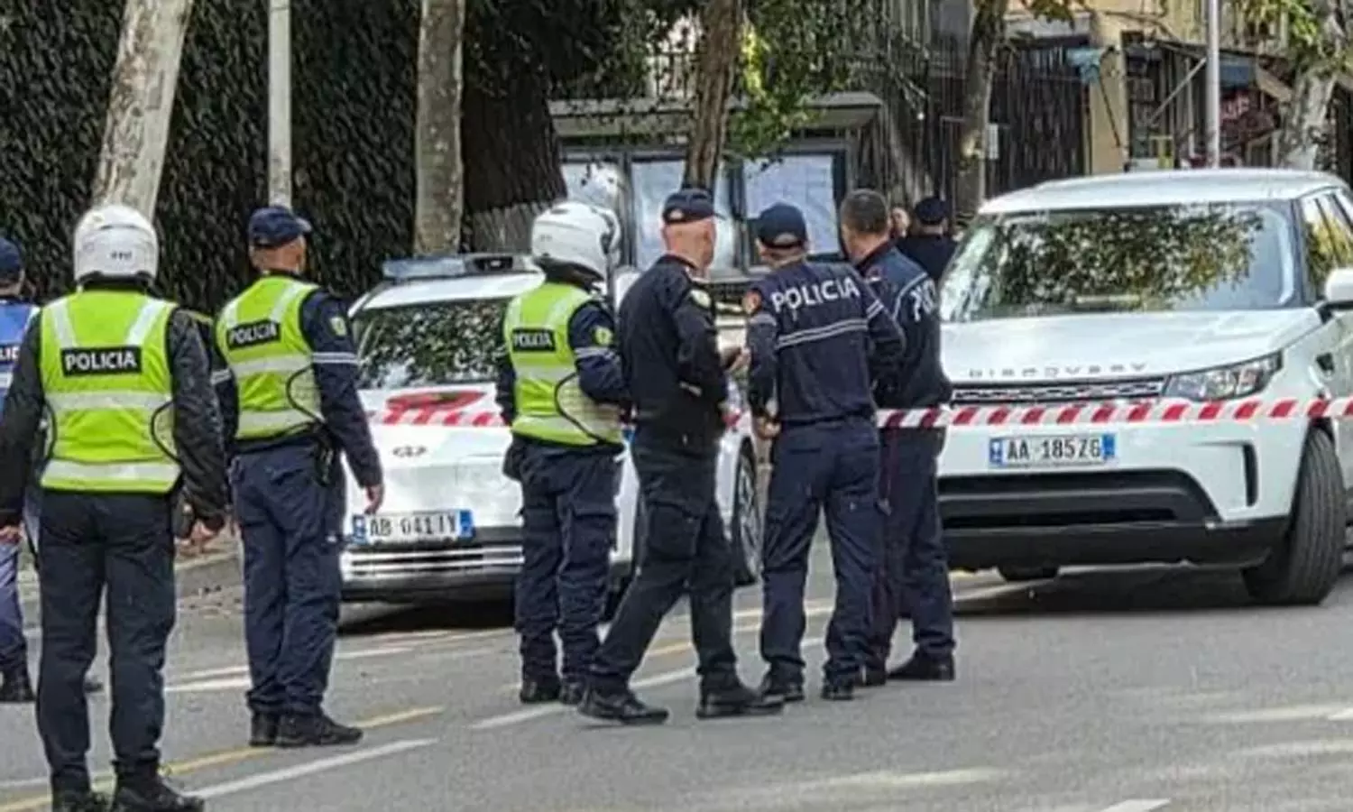 அல்பேனியாவில் துணிகரம்: வழக்கு விசாரணையின்போதே கோர்ட்டில் நீதிபதி சுட்டுக்கொலை