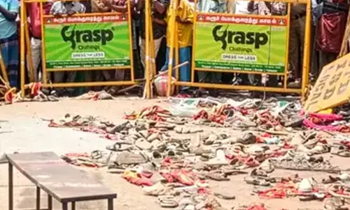 த.வெ.க. கூட்ட நெரிசலில் சேகரிக்கப்பட்ட 450 கிலோ காலணிகளுக்கு பாதுகாப்பு