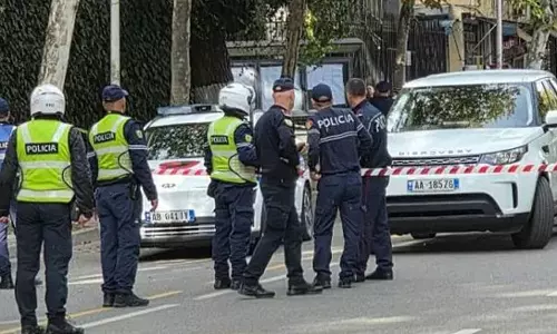 அல்பேனியாவில் துணிகரம்: வழக்கு விசாரணையின்போதே கோர்ட்டில் நீதிபதி சுட்டுக்கொலை