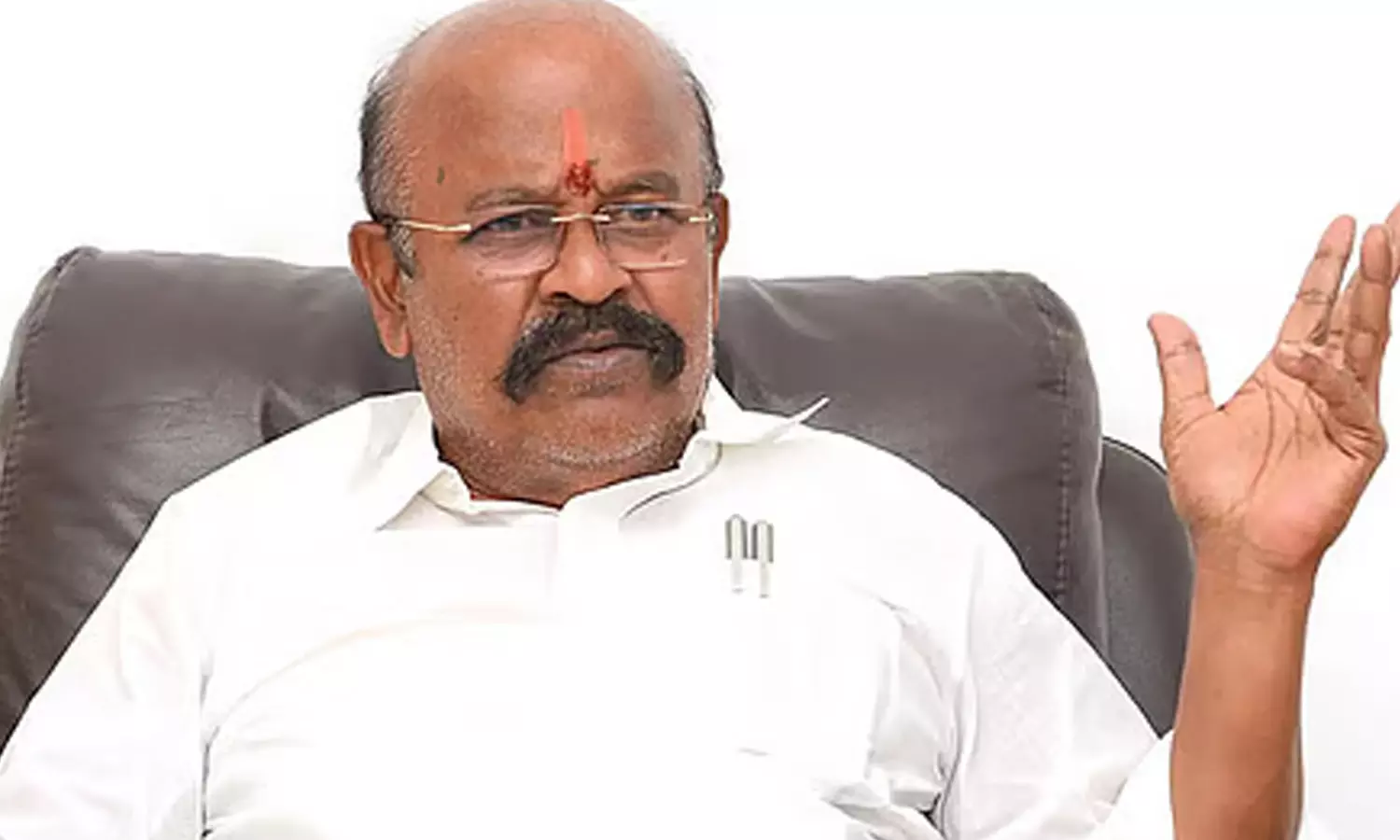 த.வெ.க. தொண்டர்களை கொடுமைப்படுத்தும் செயலில் ஈடுபட்டால் அ.தி.மு.க. குரல் கொடுக்கும்- பொள்ளாச்சி ஜெயராமன்