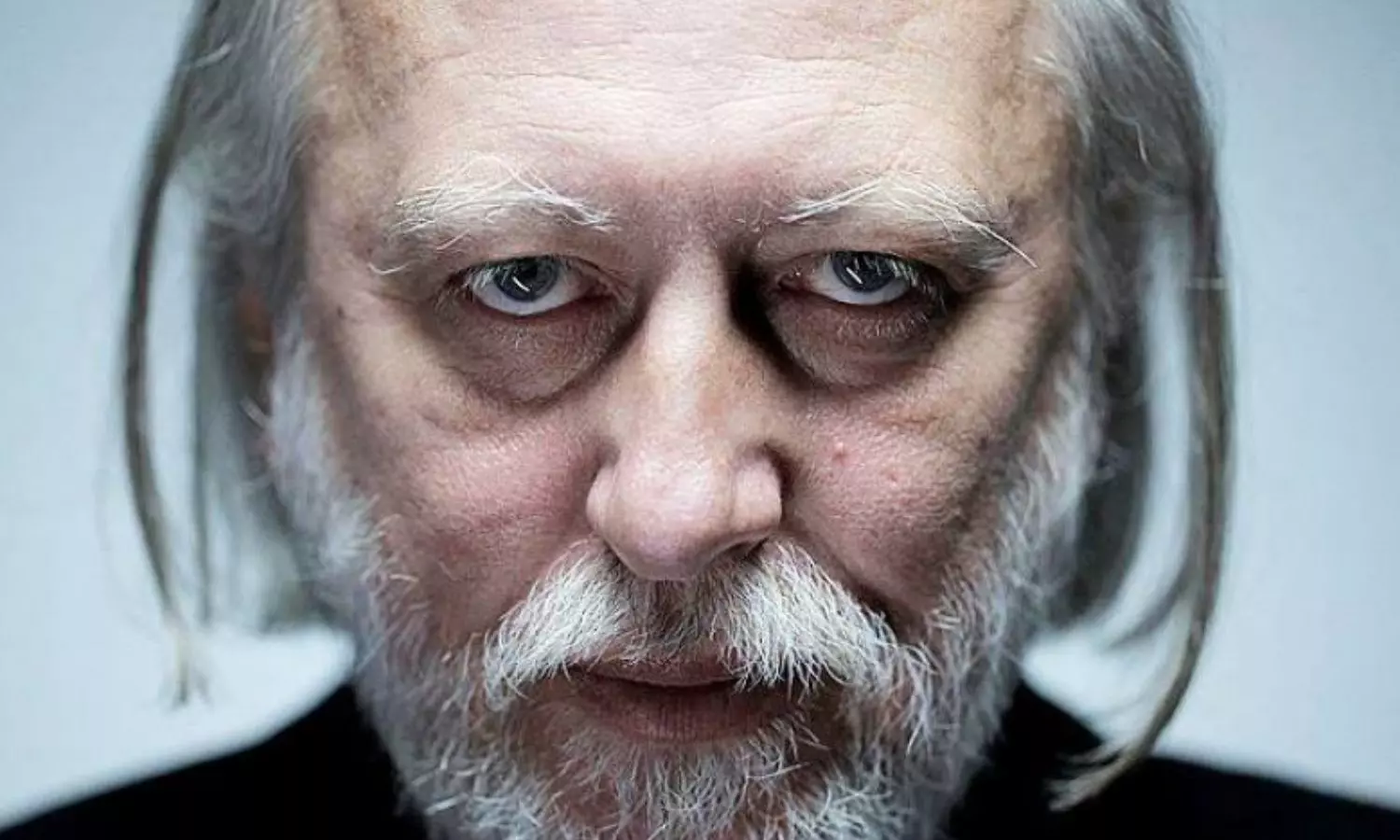 பேரழிவின் ஆசான்.. நோபல் பரிசு பெறும் ஹங்கேரிய எழுத்தாளர் László-வின் எழுத்தும் பின்னணியும்!