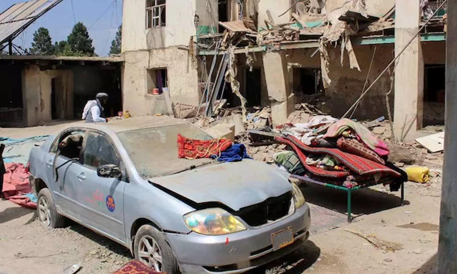 தலைநகர் காபூலில் குண்டு வீச்சு: ஆப்கானிஸ்தானுக்குள் புகுந்து பாகிஸ்தான் வான்வழி தாக்குதல் தலைநகர் காபூலில் குண்டு வீச்சு: ஆப்கானிஸ்தானுக்குள் புகுந்து பாகிஸ்தான் வான்வழி தாக்குதல்