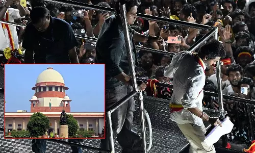 கரூர் கூட்டத்தில் நெரிசல் ஏற்படப்போகிறது என மதியம் 3.15 மணிக்கே வலைதளப்பதிவு: உச்சநீதிமன்றத்தில் பரபரப்பு புகார்