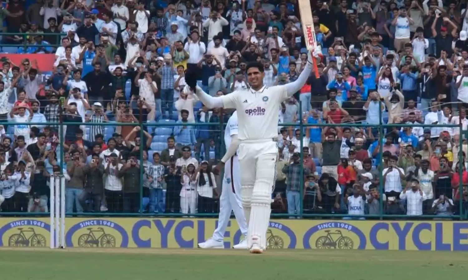 சதத்தின் மூலம் சச்சின், ரோகித் சாதனை முறியடிப்பு.. கோலியை சாதனையை சமன் செய்த சுப்மன் கில்