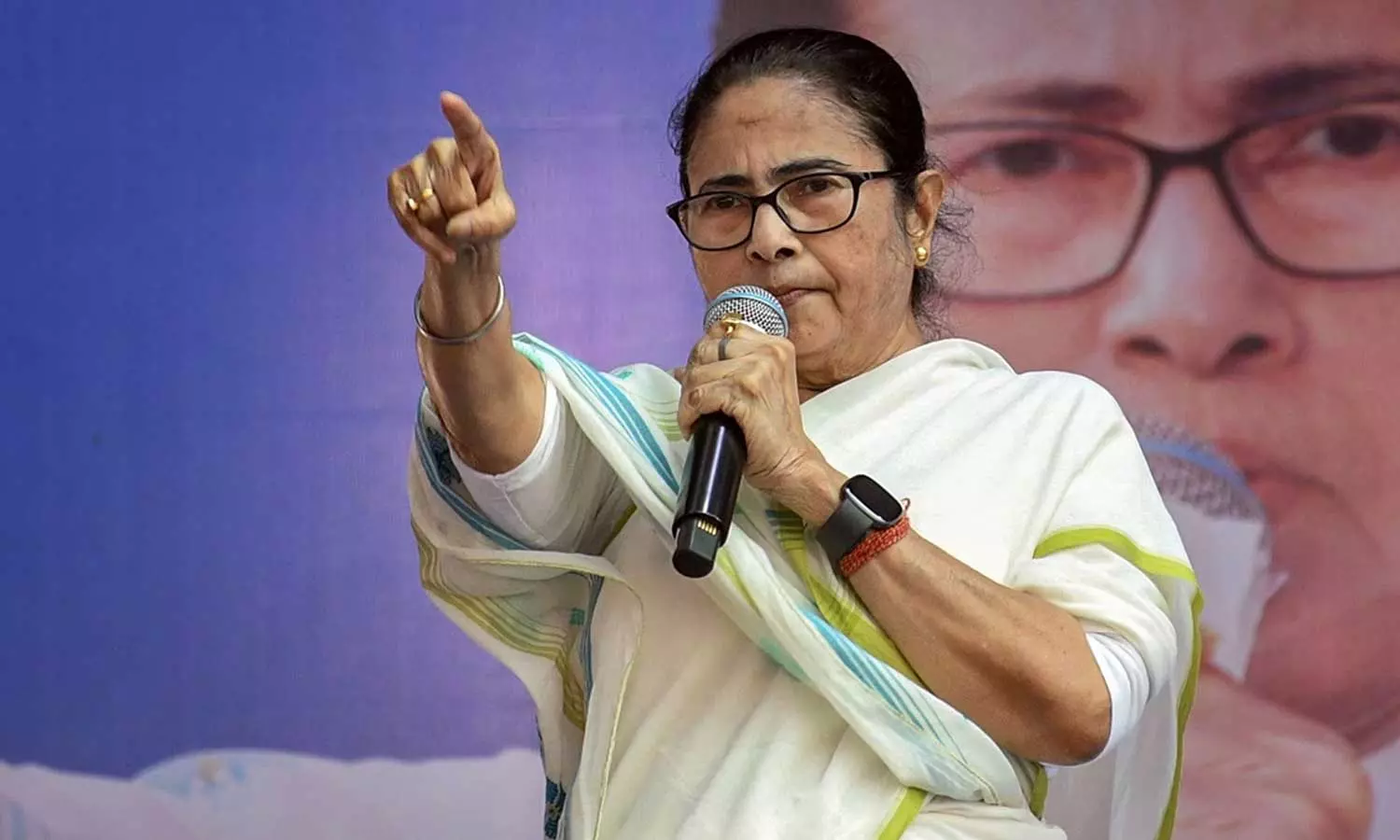 மாநில தேர்தல் அதிகாரிக்கு மம்தா எச்சரிக்கை: வீடியோ ஆதாரங்களை கேட்கும் தேர்தல் ஆணையம்