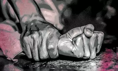 மருத்துவமனை வளாகத்தில் தரதரவென இழுத்துச் செல்லப்பட்டு M.B.B.S மாணவி கூட்டுப் பாலியல் வன்கொடுமை