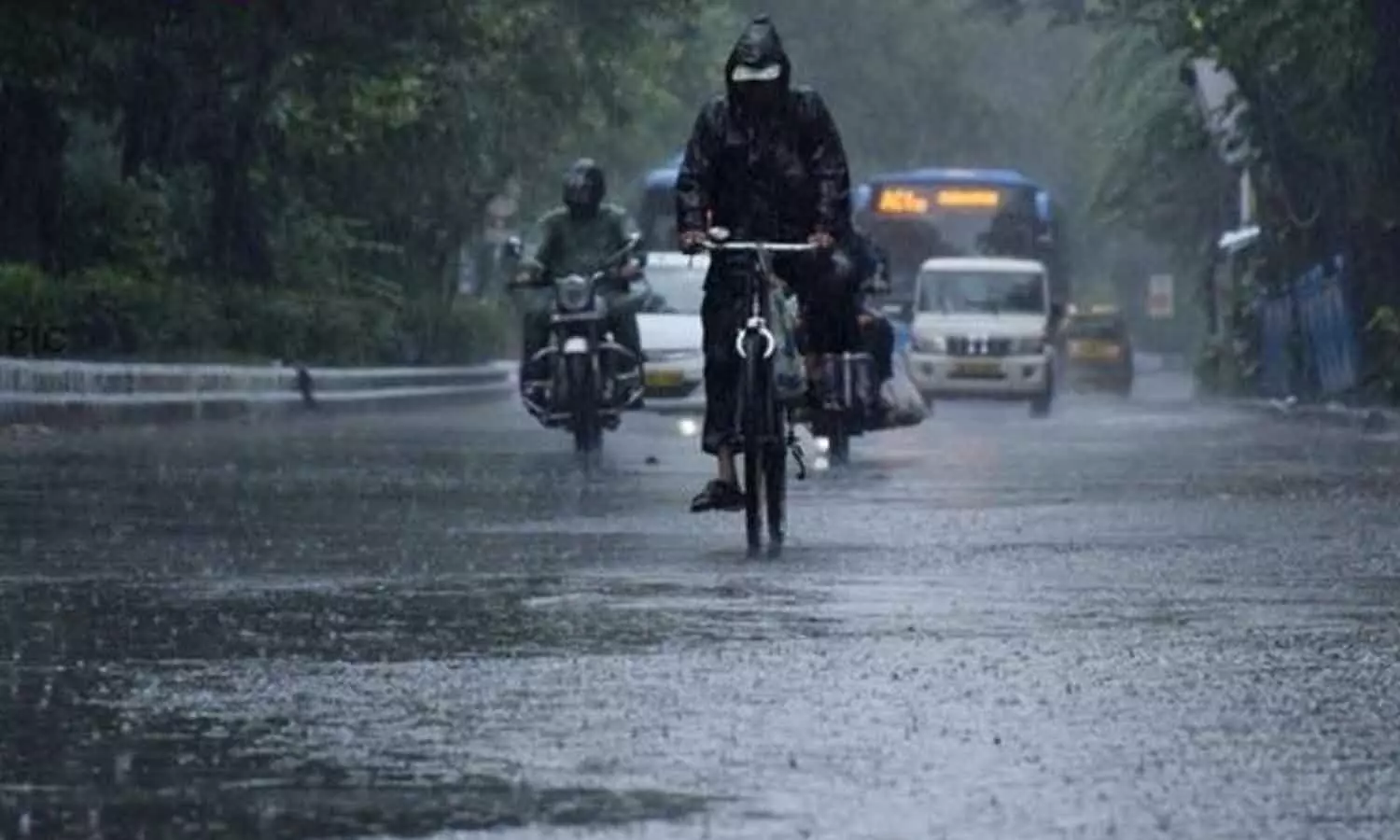 ஒரு வாரத்திற்கு வெளுத்து வாங்கப்போகும் கனமழை... மக்களே உஷார் ஒரு வாரத்திற்கு வெளுத்து வாங்கப்போகும் கனமழை... மக்களே உஷார்