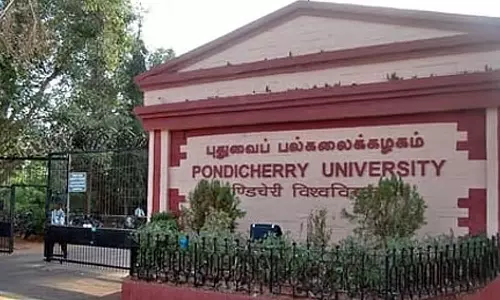 மாணவர்கள் போராட்டம் எதிரொலி- புதுச்சேரி பல்கலைக்கழக பேராசிரியர் நீக்கம்