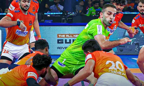 புரோ கபடி லீக்: டை பிரேக்கரில் தபாங் டெல்லியை வீழ்த்தியது புனேரி பல்தான்