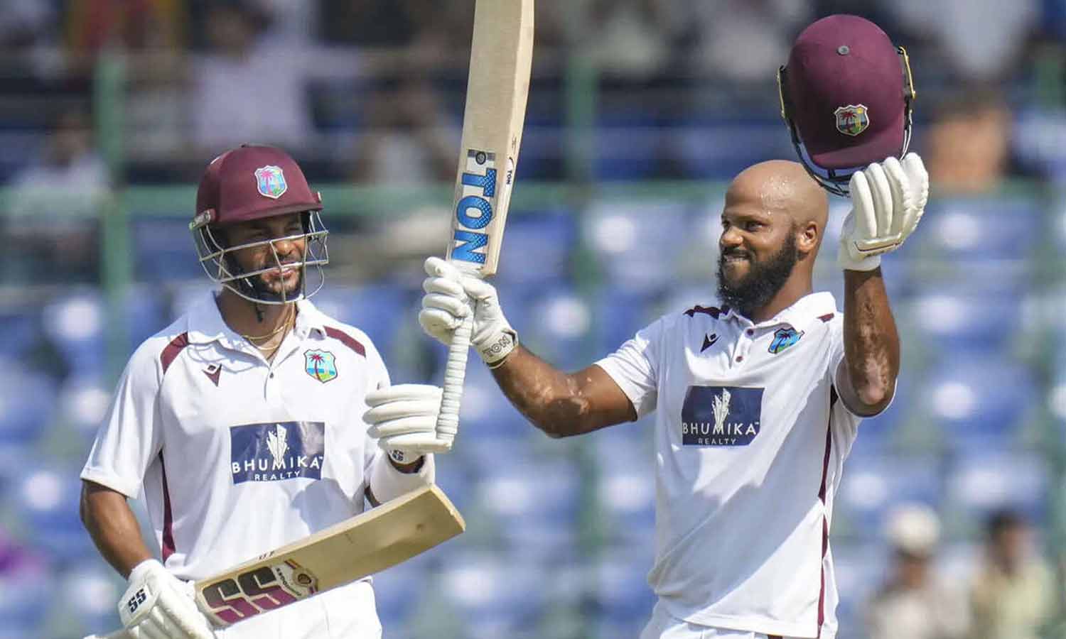 இந்தியாவுக்கு எதிராக 19 ஆண்டுக்கு பிறகு சதம்.. வெஸ்ட் இண்டீஸ் வீரராக ஜான் கேம்பல் சாதனை