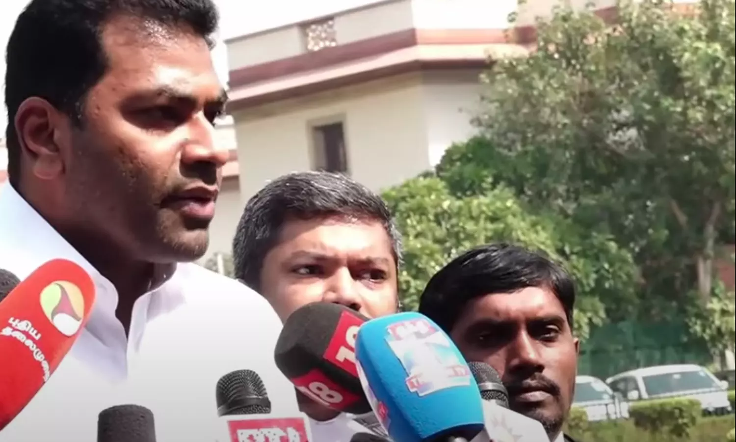 த.வெ.க.-வை முடக்க முயற்சி - ஆளும் தரப்பு மீது ஆதவ் அர்ஜுனா பகிரங்க குற்றச்சாட்டு