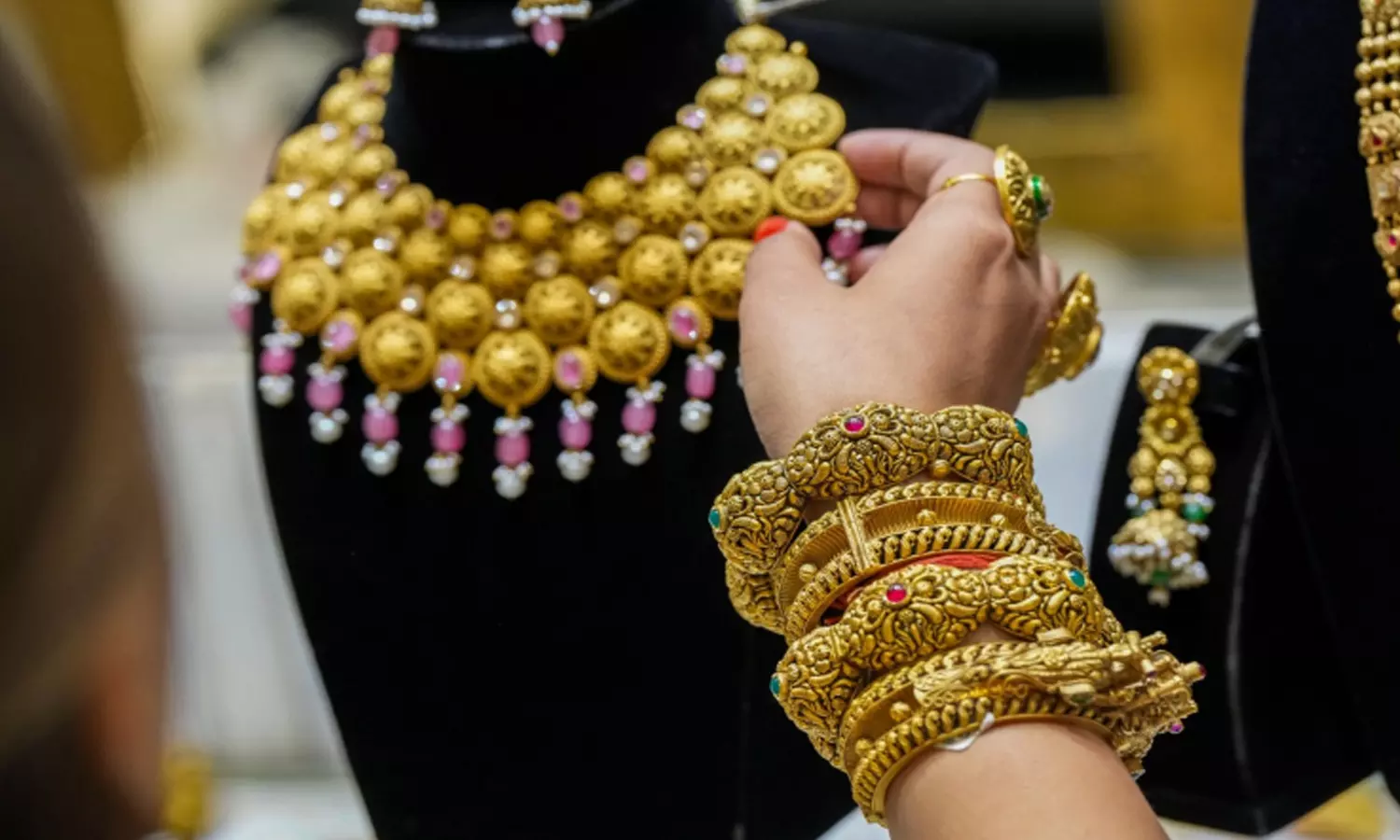 GOLD PRICE TODAY: மீண்டும் மீண்டுமா..! புதிய உச்சத்தில் தங்கம் விலை