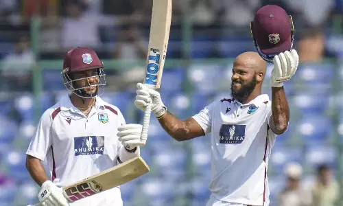 இந்தியாவுக்கு எதிராக 19 ஆண்டுக்கு பிறகு சதம்.. வெஸ்ட் இண்டீஸ் வீரராக ஜான் கேம்பல் சாதனை