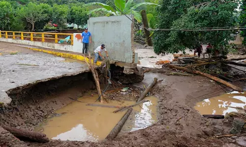 மெக்சிகோவில் கனமழை: பலி எண்ணிக்கை 64 ஆக அதிகரிப்பு