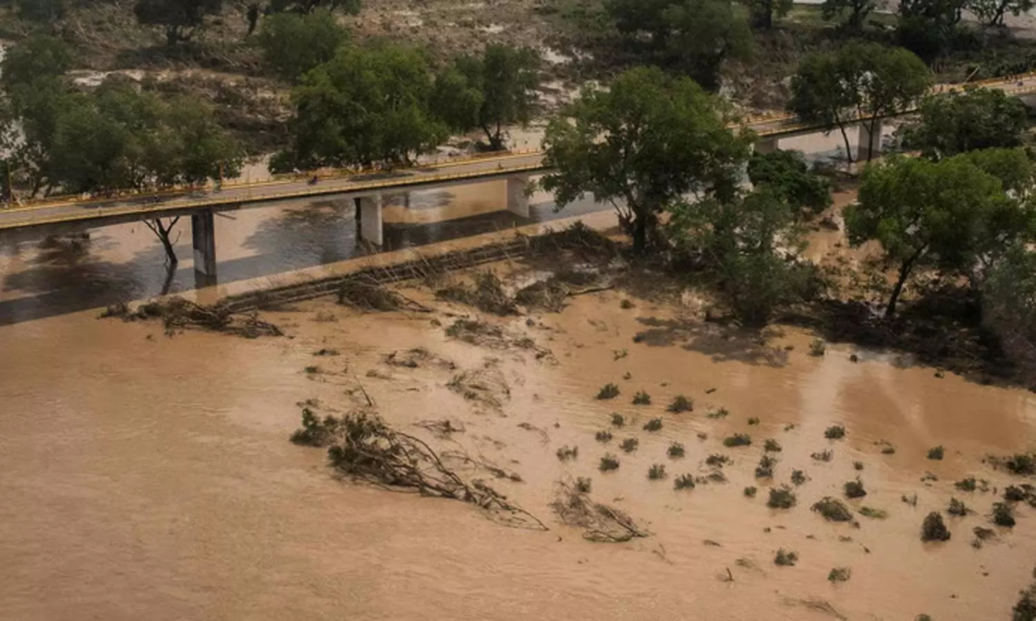 மெக்சிகோவை புரட்டிப்போட்ட கனமழை: பலி எண்ணிக்கை 130 ஆக உயர்வு