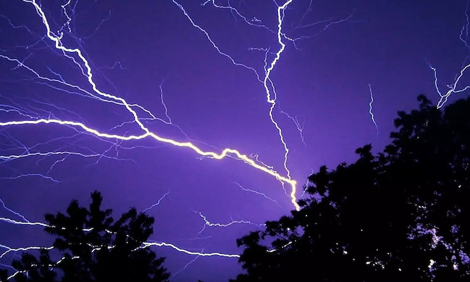 கடலூரில் மின்னல் தாக்கி 4 பெண்கள் உயிரிழப்பு