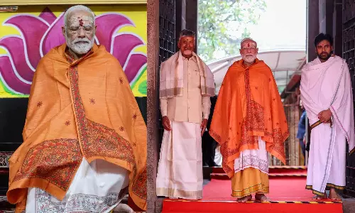 ஆந்திராவில் உள்ள ஸ்ரீசைலம் மல்லிகார்ஜுன சுவாமி கோவிலில் பிரதமர் மோடி சாமி தரிசனம்