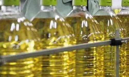 தீபாவளி பண்டிகையை முன்னிட்டு விருதுநகர் வணிகச் சந்தையில் எண்ணெய் விலையில் மாற்றமில்லை