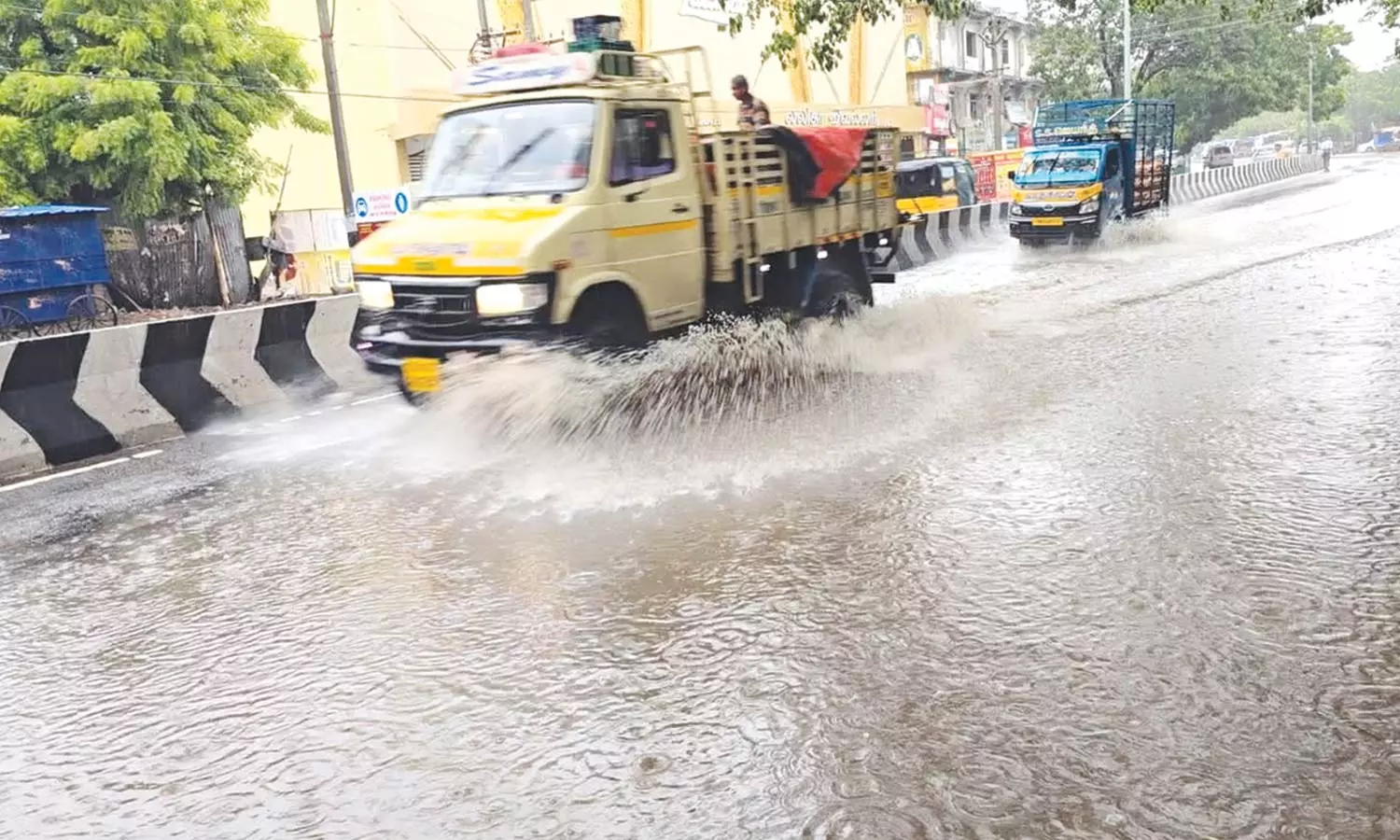 ராமநாதபுரத்தில் 3-வது நாளாக தொடரும் மழை: பொதுமக்கள் இயல்பு வாழ்க்கை பாதிப்பு