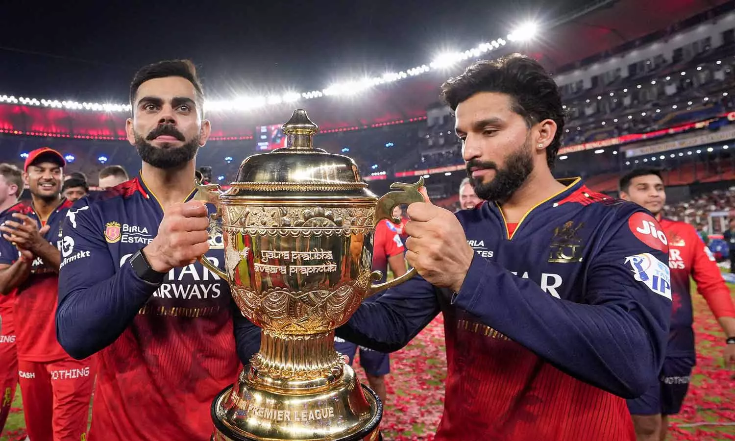 ஆர்சிபி அணியை கைப்பற்ற துடிக்கும் அதானி, சீரம் உள்பட 6 நிறுவனங்கள்