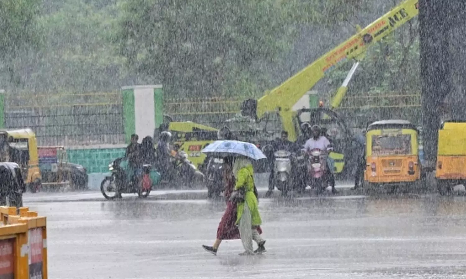 பருவமழை தீவிரம்.. காரைக்காலில் அவசர உதவி எண் அறிவிப்பு