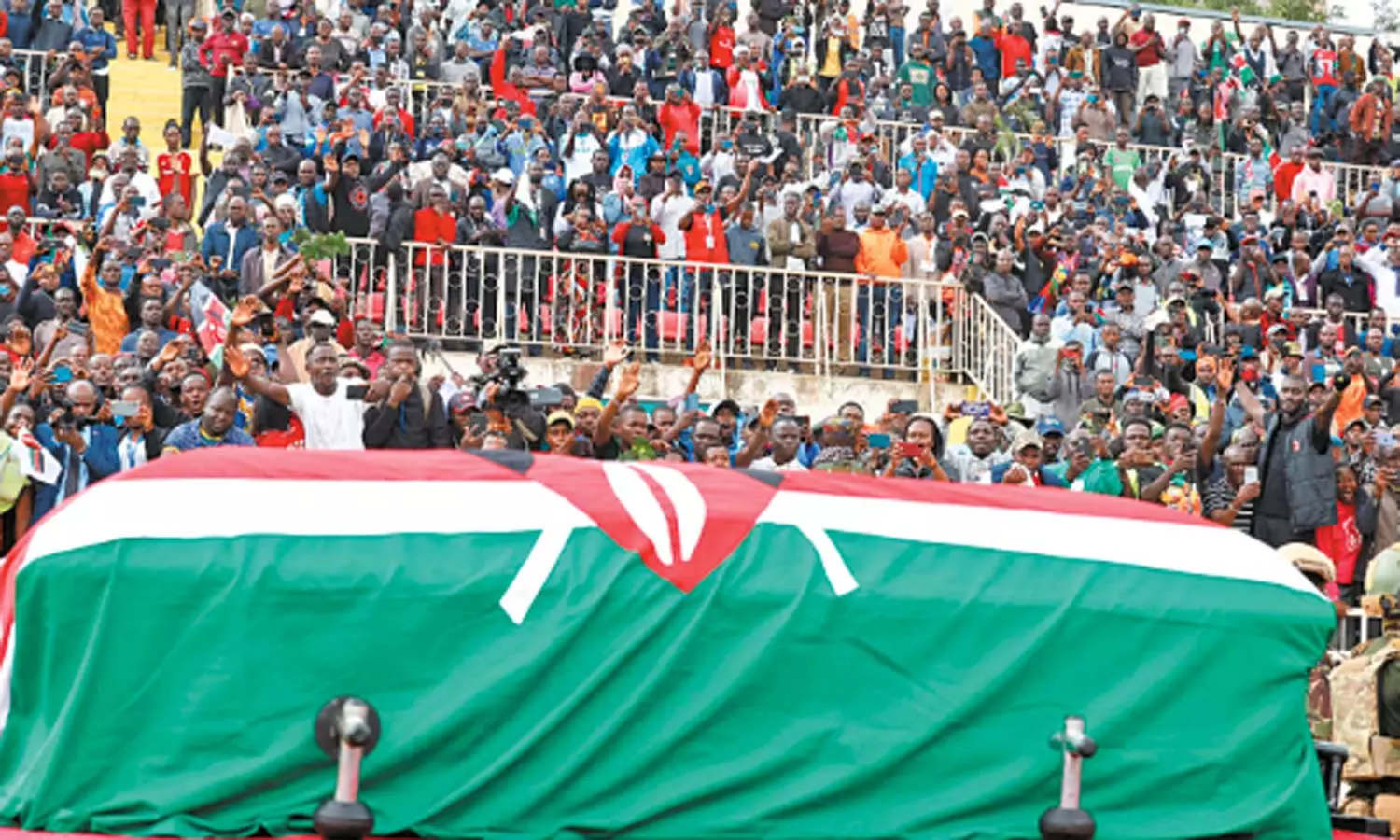 கென்யா முன்னாள் பிரதமர் இறுதிச்சடங்கில் கண்ணீர் புகைகுண்டு வீச்சு: 3 பேர் பலி