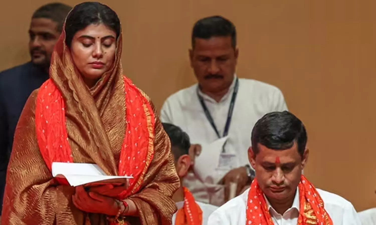 குஜராத் மந்திரிசபை மாற்றம்: மந்திரி ஆனார் ஜடேஜா மனைவி