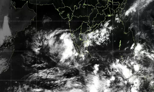 தென்கிழக்கு அரபிக்கடல், லட்சத்தீவு பகுதிகளில் நாளை காற்றழுத்த தாழ்வு உருவாக வாய்ப்பு