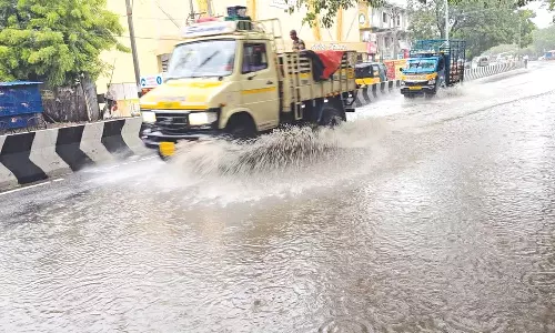 ராமநாதபுரத்தில் 3-வது நாளாக தொடரும் மழை: பொதுமக்கள் இயல்பு வாழ்க்கை பாதிப்பு