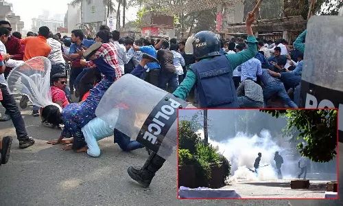 வங்கதேசத்தில் புதிய சாசனத்தை எதிர்த்து போராட்டம்: கண்ணீர் புகைக்குண்டு வீச்சு- தடியடி