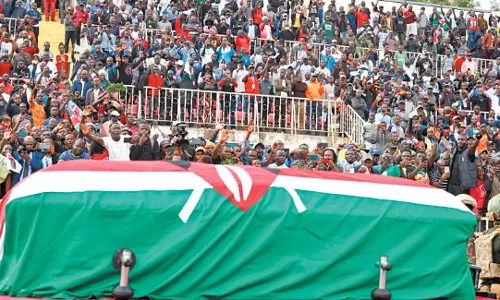 கென்யா முன்னாள் பிரதமர் இறுதிச்சடங்கில் கண்ணீர் புகைகுண்டு வீச்சு: 3 பேர் பலி