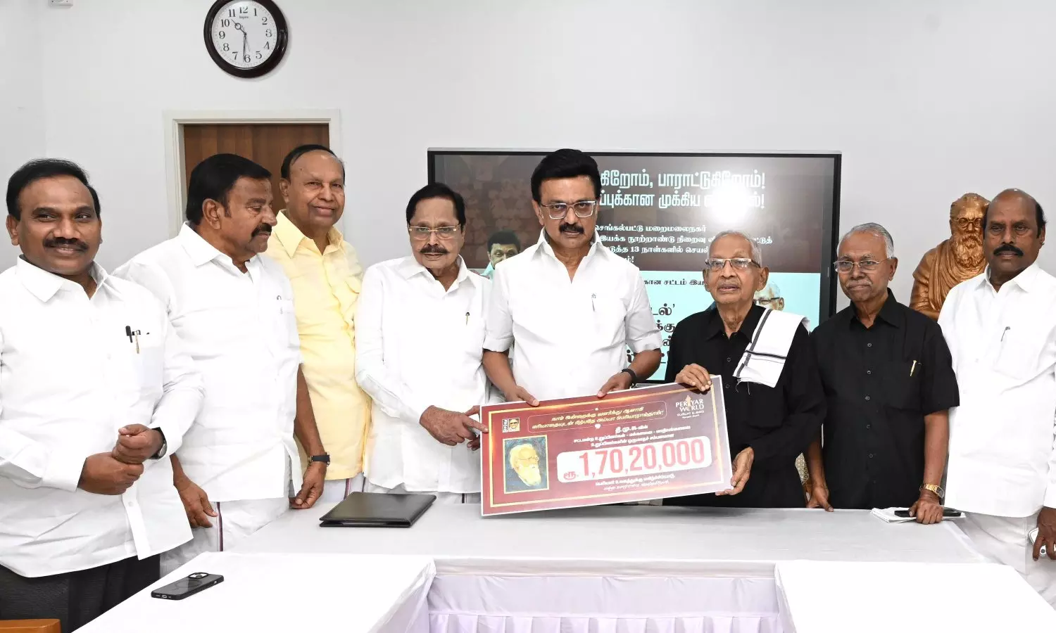 பெரியார் எனும் பெருநெருப்பின் பேரொளியில் தமிழினம் தலைநிமிர்ந்து நடைபோடும்! - மு.க.ஸ்டாலின்