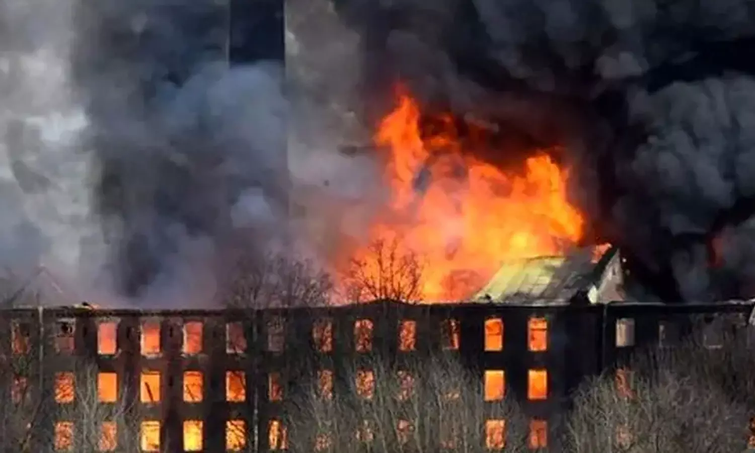 ரஷியாவில் சோகம்: வெடிமருந்து தொழிற்சாலை தீப்பிடித்து 3 பெண்கள் பலி