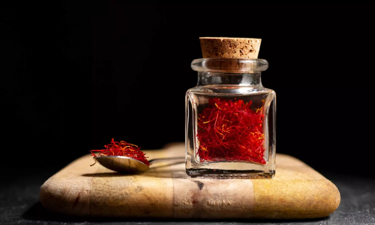 பளபளப்பான சருமத்திற்கு மட்டும்தான் குங்குமப்பூ?